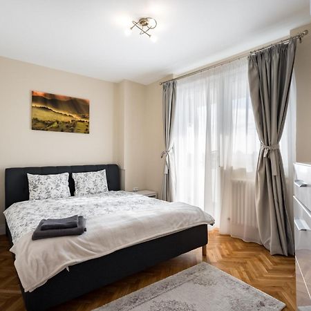 City View Apartment With Private Balcony Bucharest Exterior photo