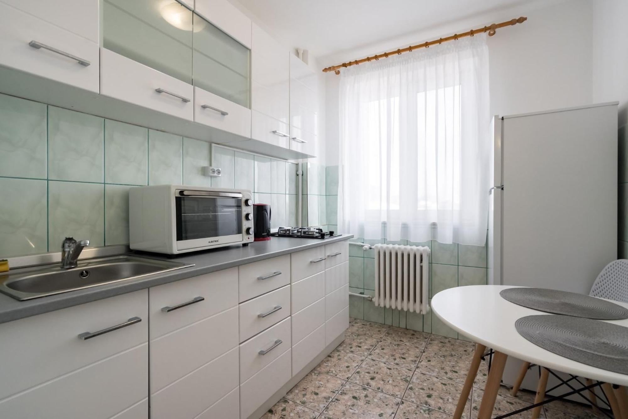 City View Apartment With Private Balcony Bucharest Exterior photo