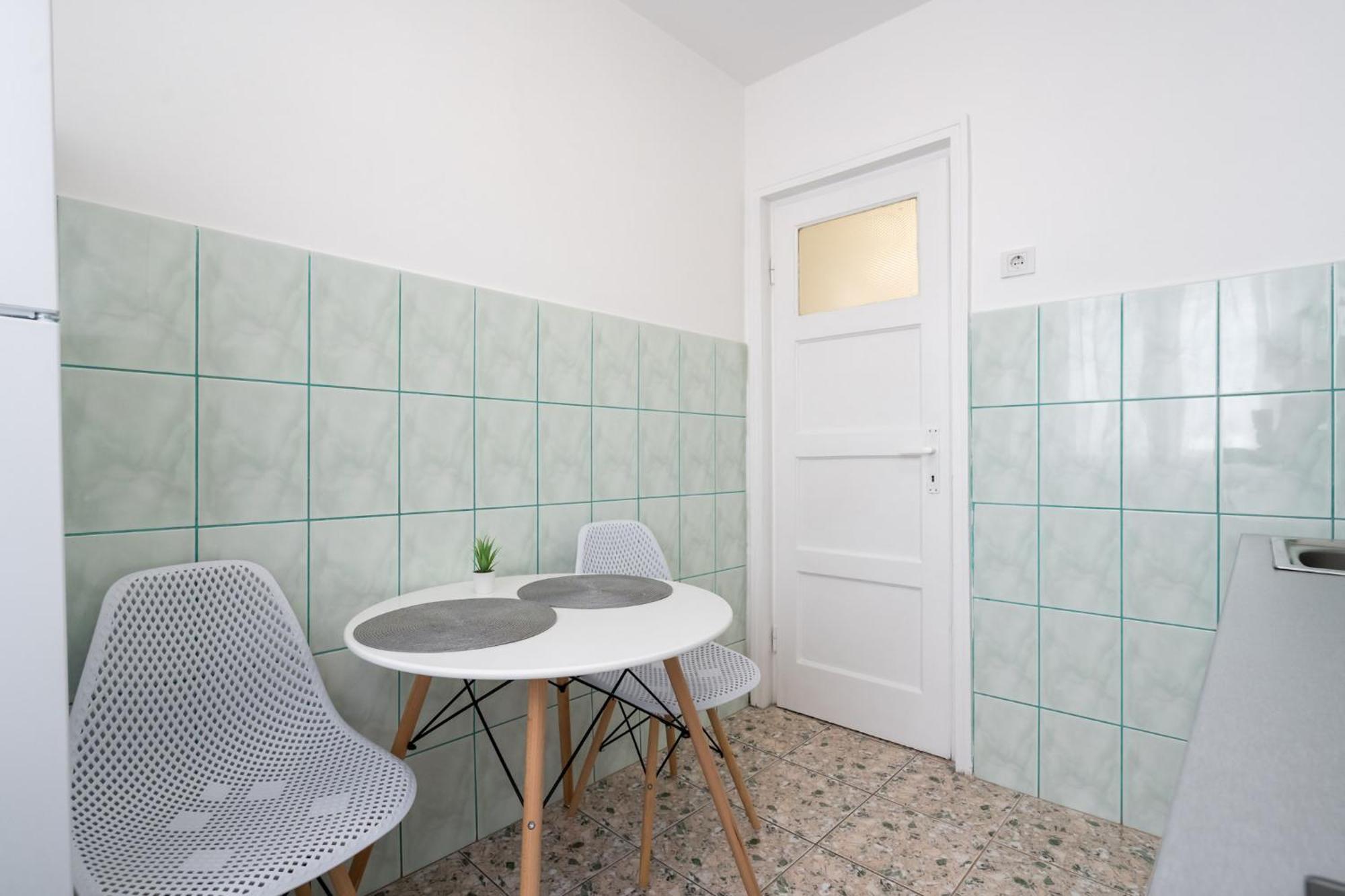City View Apartment With Private Balcony Bucharest Exterior photo