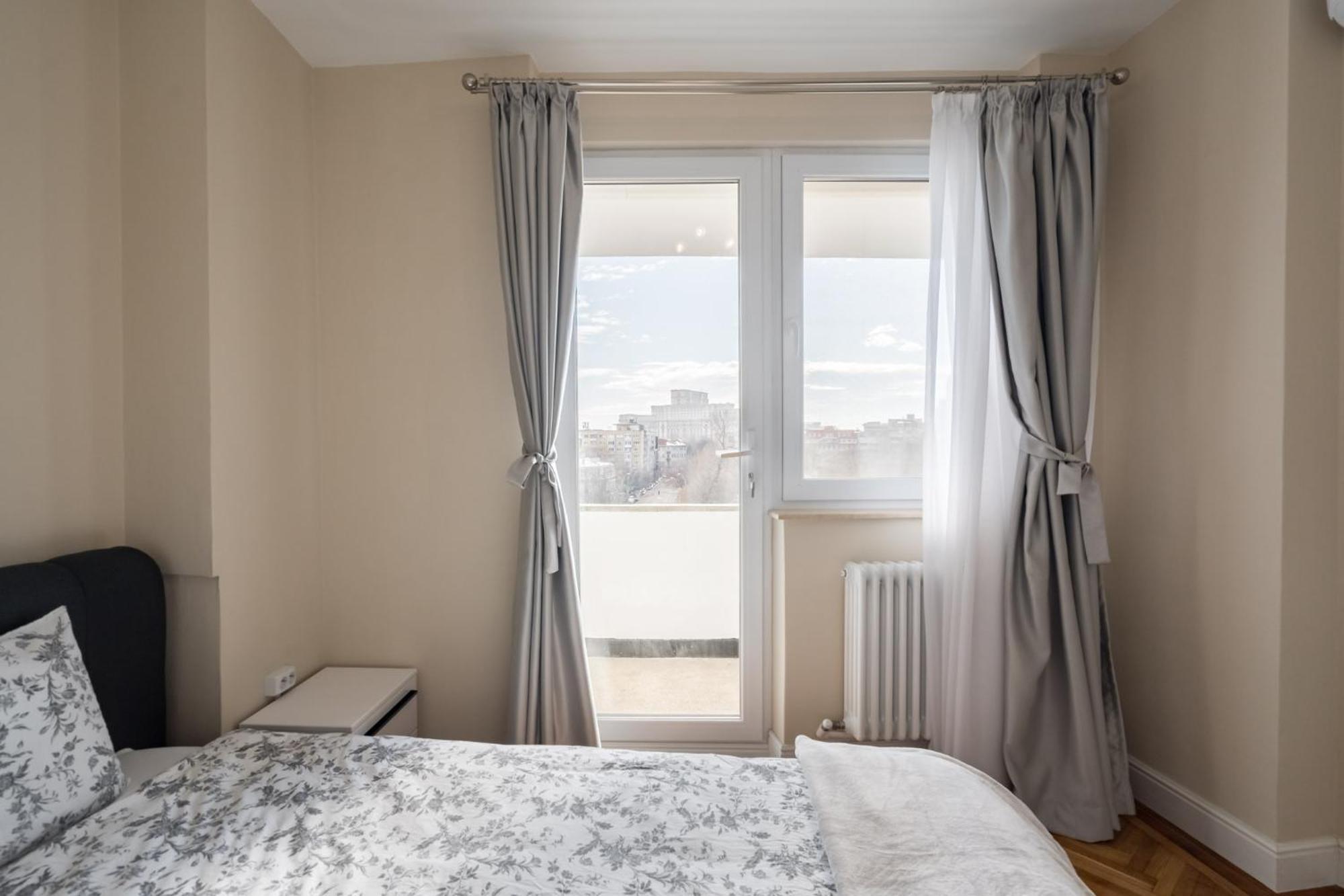 City View Apartment With Private Balcony Bucharest Exterior photo